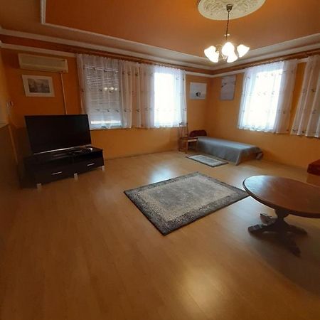 Gabor Pal 1 Apartman 1 Szoba Dunafoldvar Ngoại thất bức ảnh
