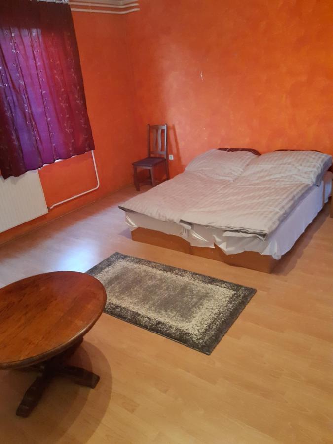 Gabor Pal 1 Apartman 1 Szoba Dunafoldvar Ngoại thất bức ảnh