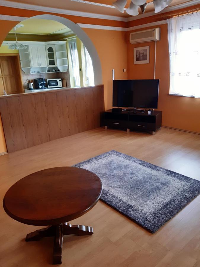 Gabor Pal 1 Apartman 1 Szoba Dunafoldvar Ngoại thất bức ảnh